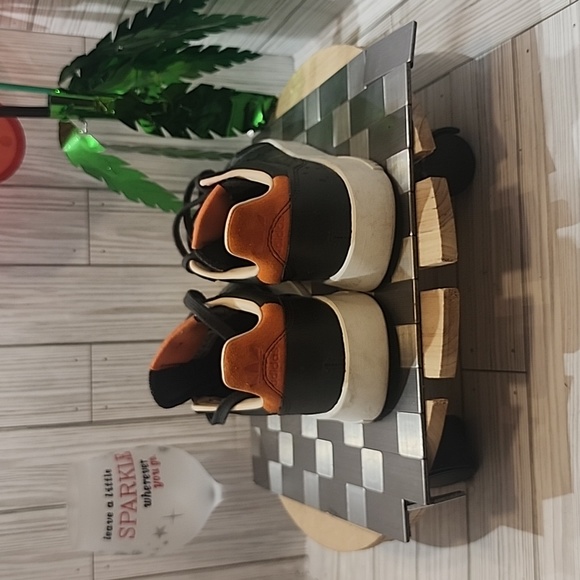 Adiddas‎ - Picture 4 of 7